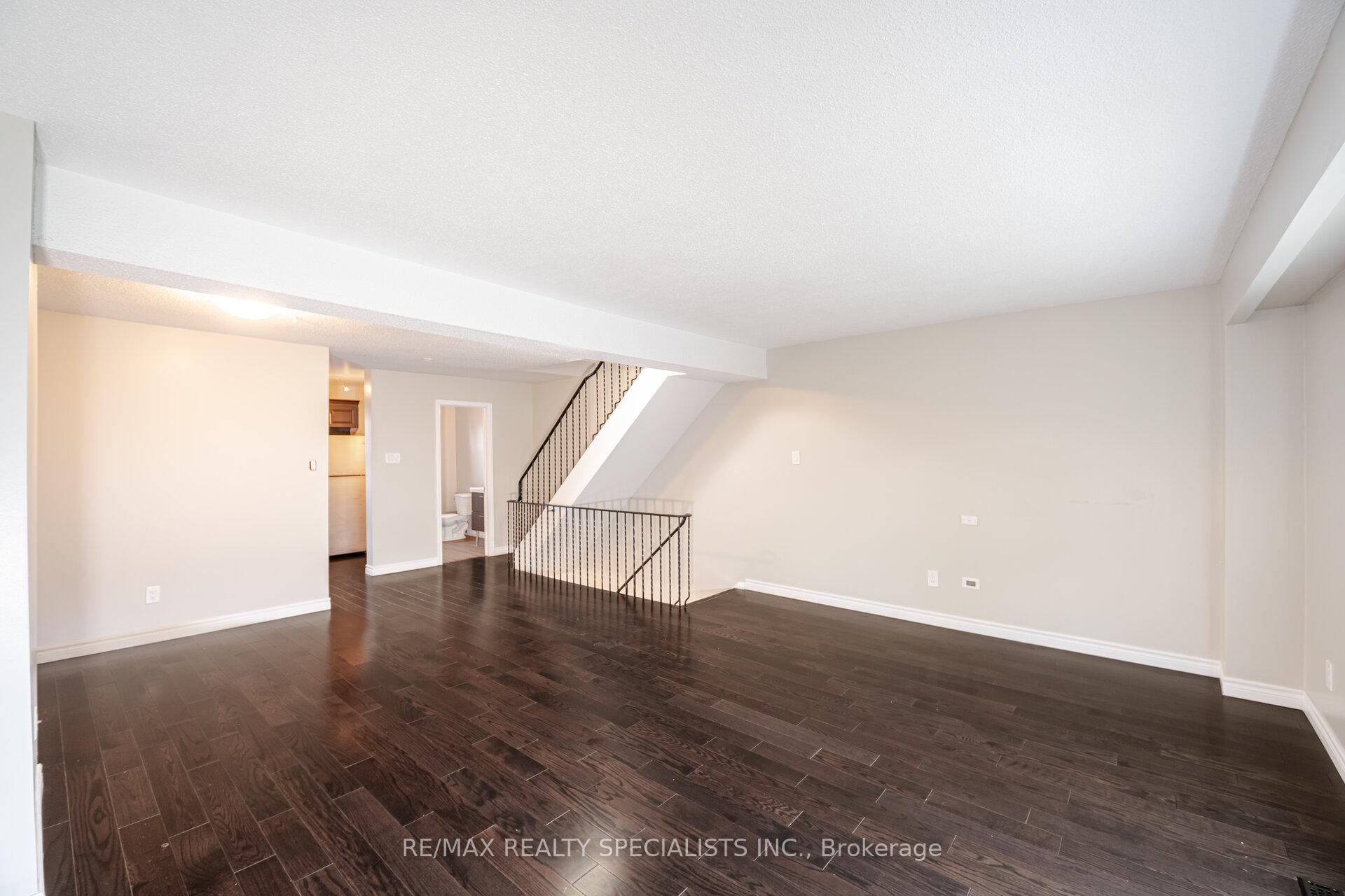 3 Bedrooms Condo at 2440 Bromsgrove, Mississauga For sale