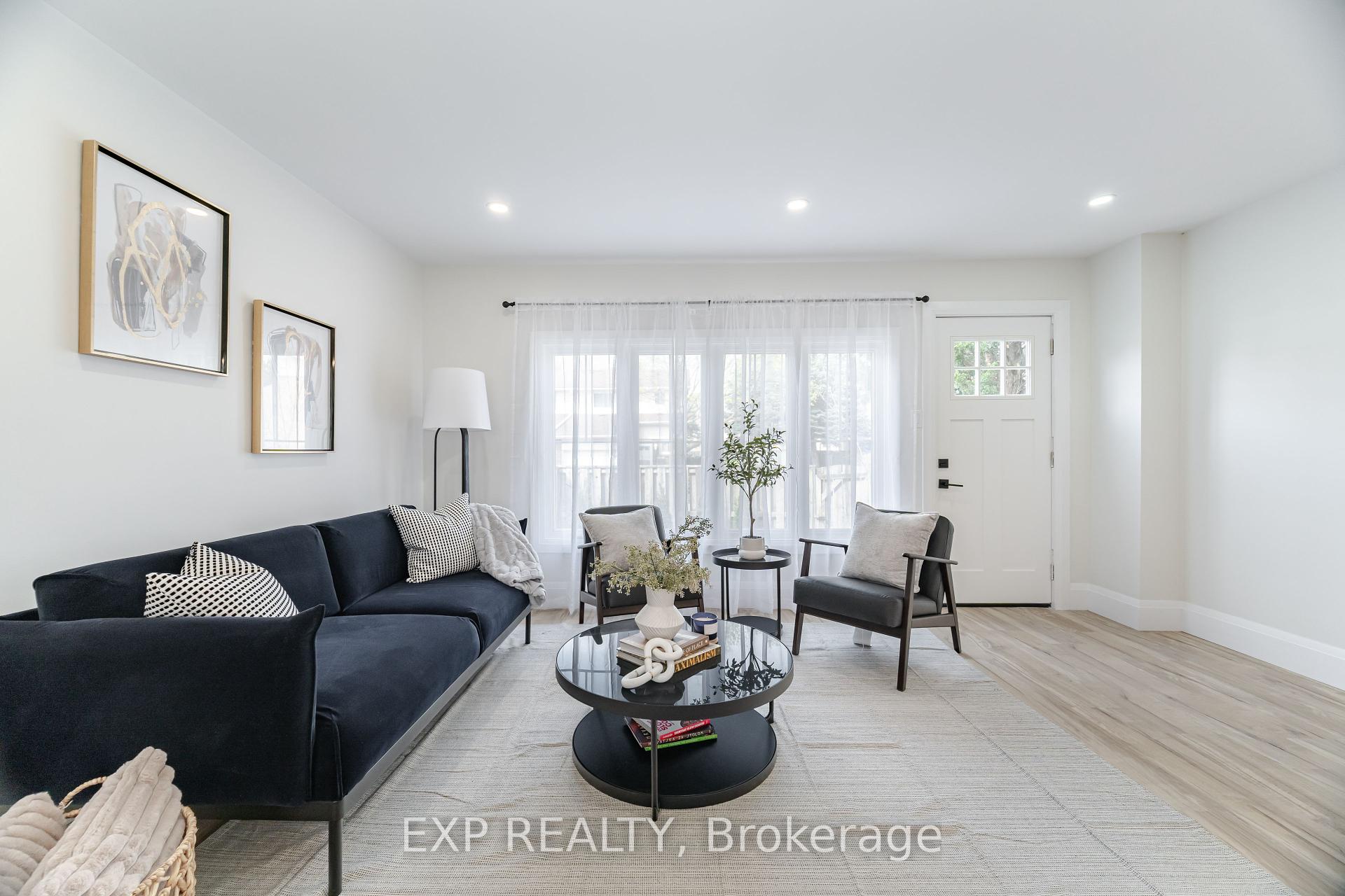3 Bedrooms Condo at 120 Quigley,  Hamilton For sale