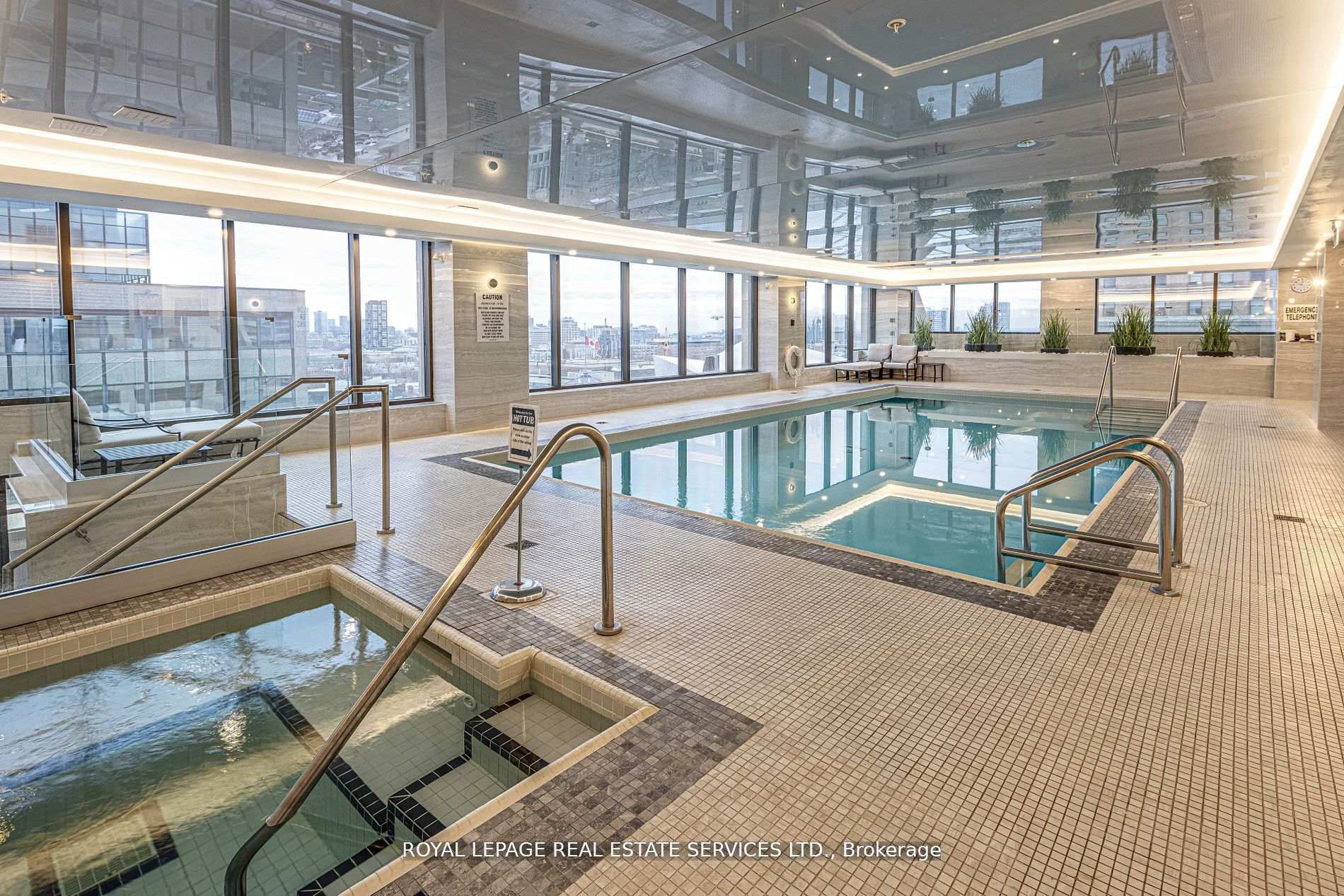2 Bedrooms Condo at 175 Cumberland, Toronto For sale