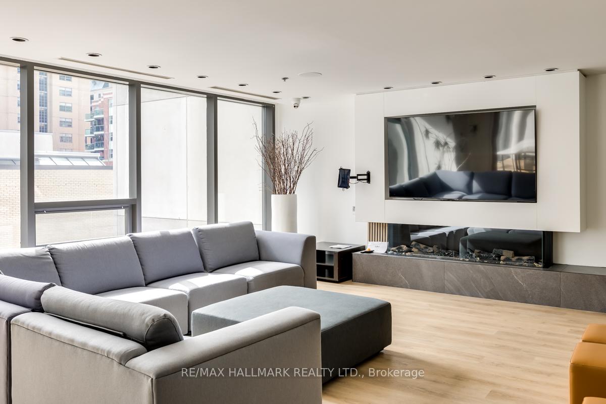 1 Bedroom Condo at 285 Mutual,  Toronto For sale