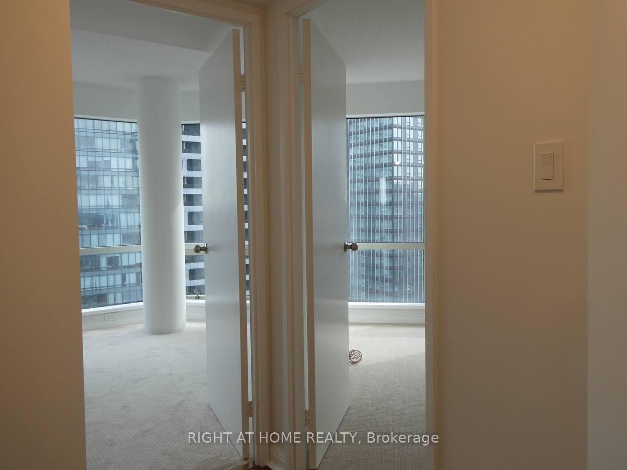 2 Bedrooms Condo at 1001 Bay, Toronto For sale