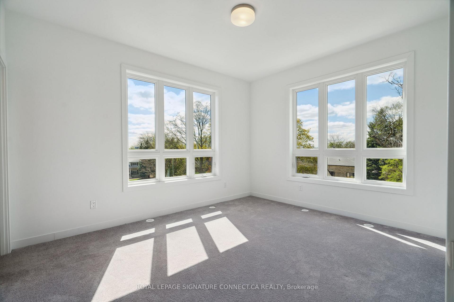 2 Bedrooms Condo at 4045 Hickory, Mississauga For sale