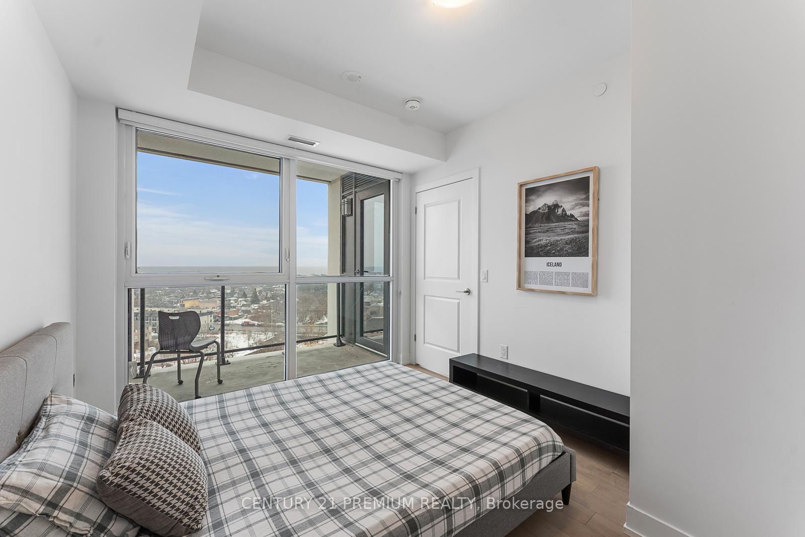 3 Bedrooms Condo at 1063 Douglas Mccurdy Comm, Mississauga For sale