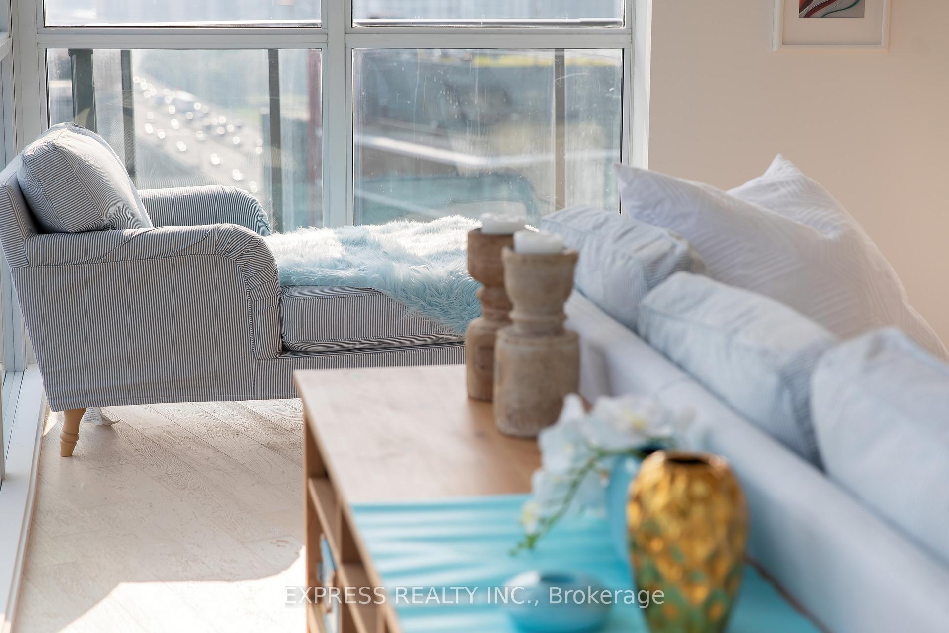 2 Bedrooms Condo at 20 Bruyeres, Toronto For sale
