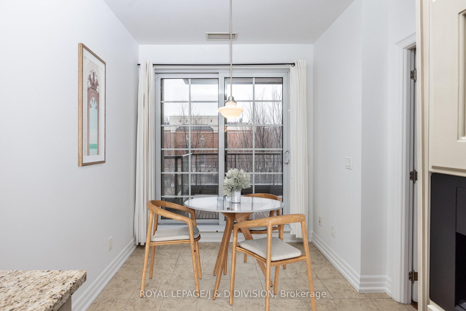 2 Bedrooms Condo at 20 Burkebrook,  Toronto For sale
