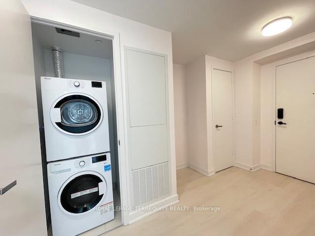 2 Bedrooms Condo at 3900 Confederation, Mississauga For sale