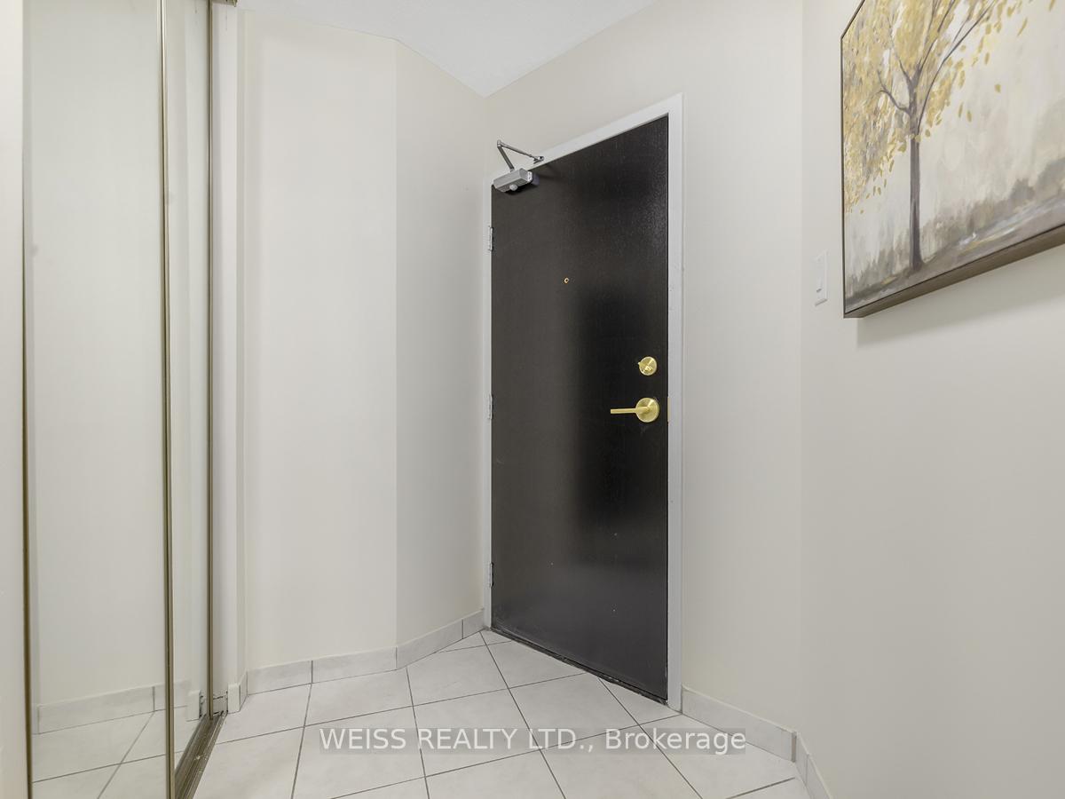 3 Bedrooms Condo at 150 Neptune,  Toronto For sale