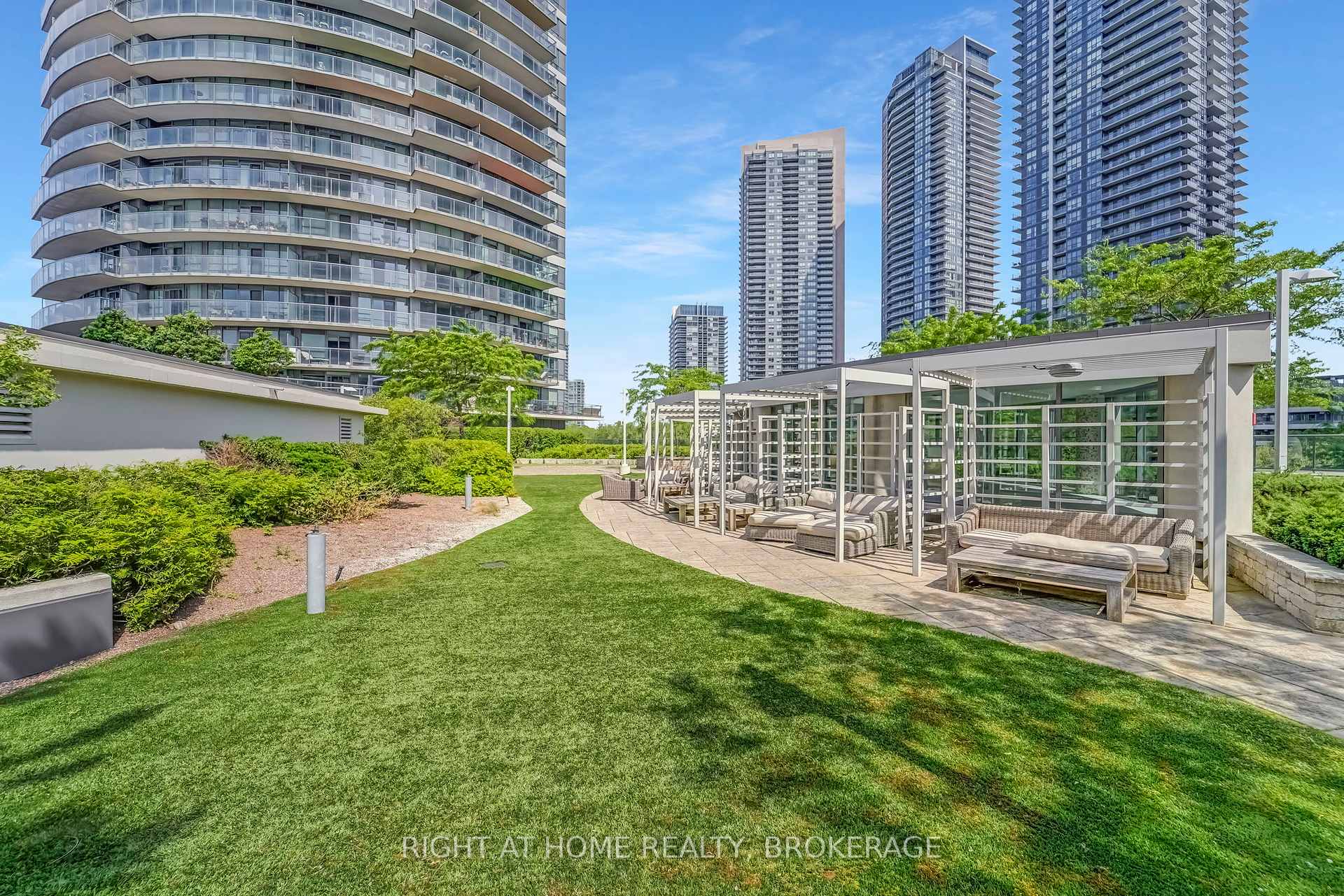 2 Bedrooms Condo at 15 Legion, Toronto For sale
