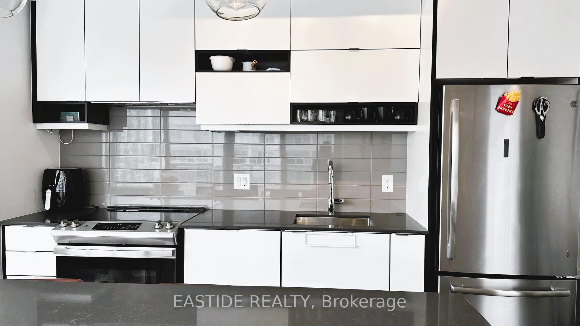 3 Bedrooms Condo at 4065 Confederation, Mississauga For sale