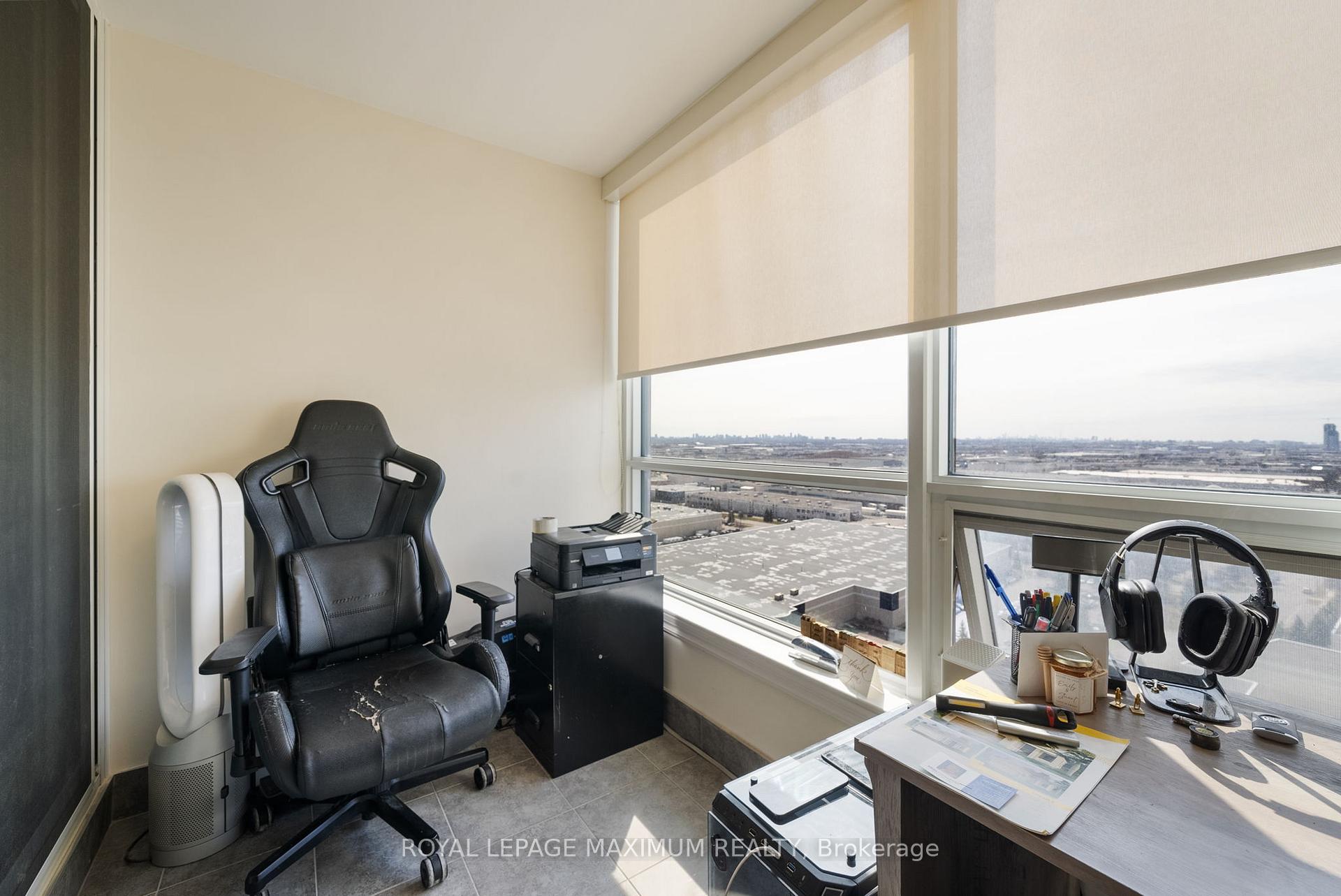 3 Bedrooms Condo at 9075 Jane, Vaughan For sale