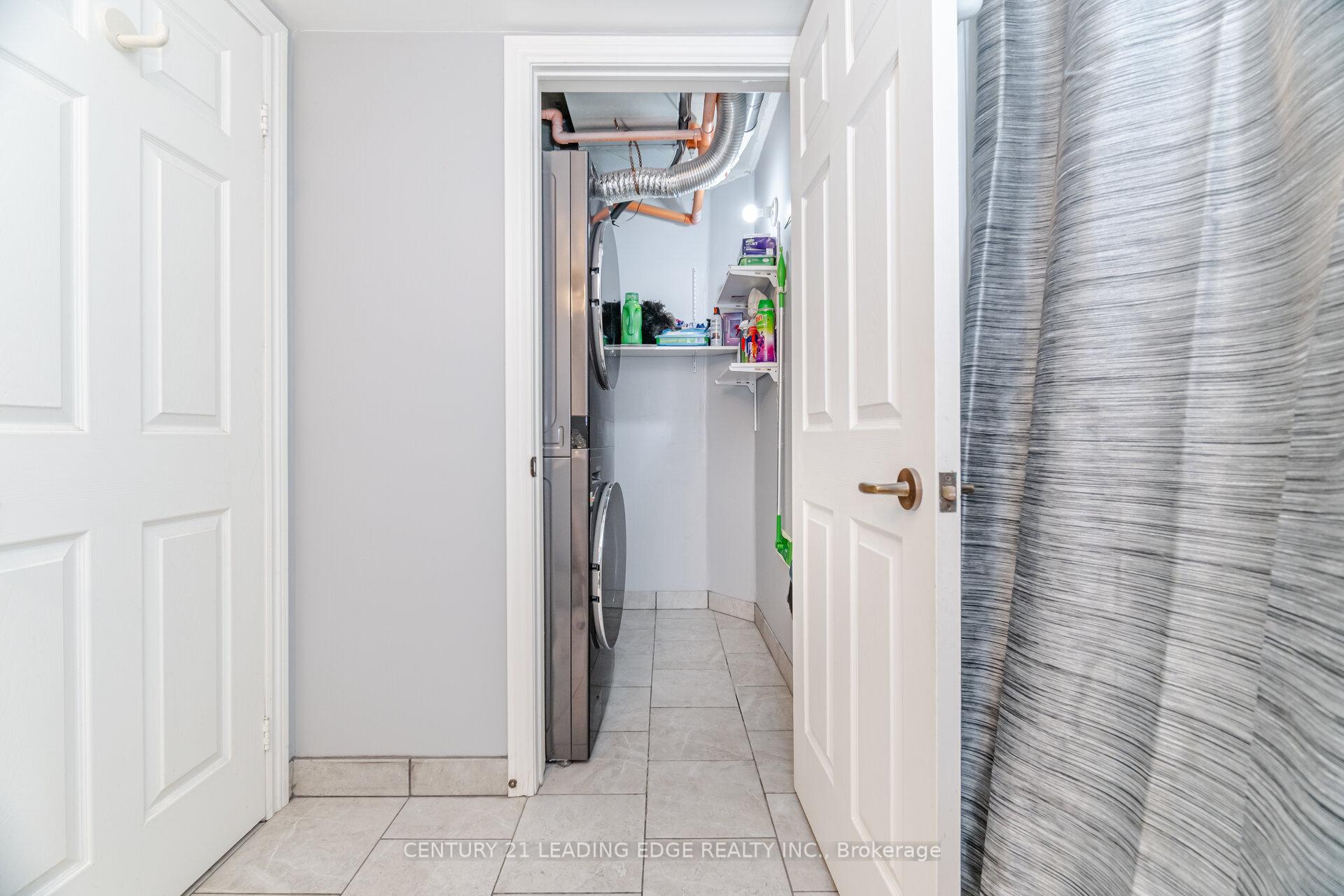 2 Bedrooms Condo at 4005 Kilmer, Burlington For sale