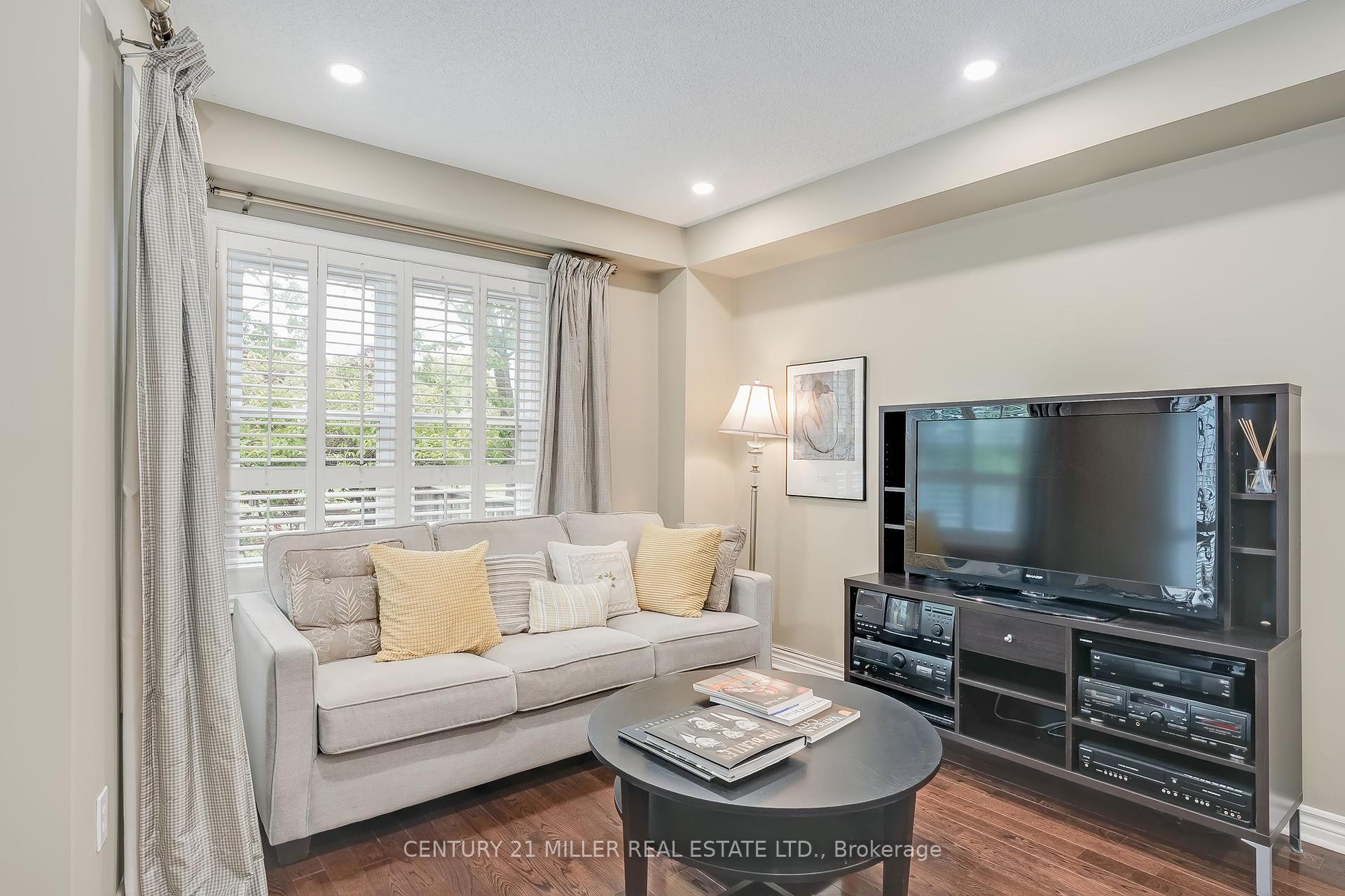 3 Bedrooms Condo at 1240 Westview, Oakville For sale