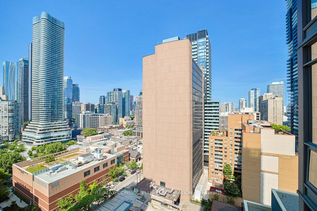 2 Bedrooms Condo at 38 Grenville, Toronto For sale