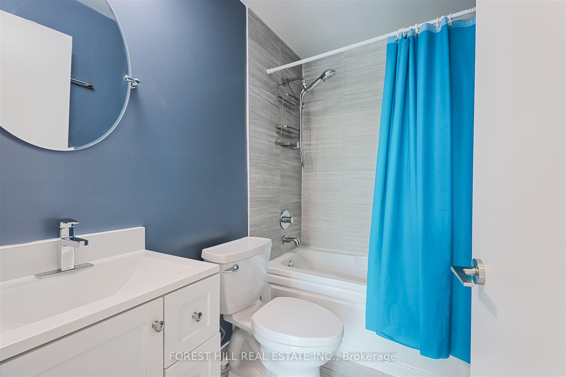 4 Bedrooms Condo at 35 Brian Peck, Toronto For sale