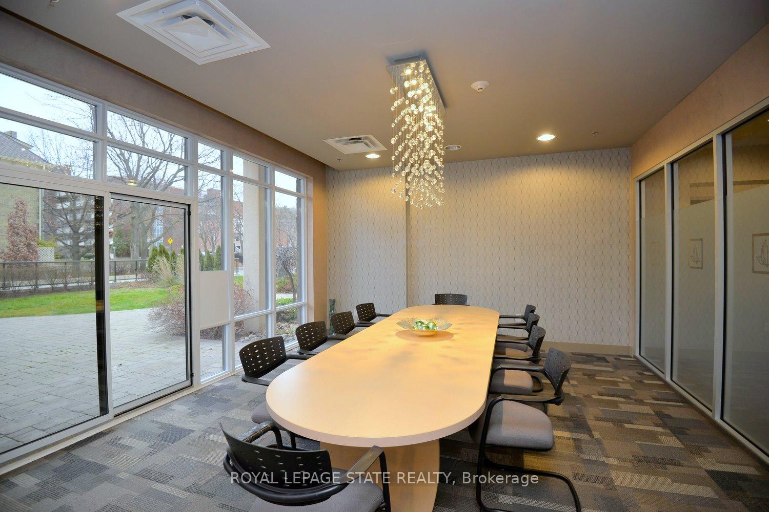 2 Bedrooms Condo at 90 Charlton, Hamilton For sale