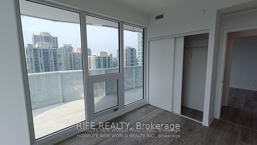 3 Bedrooms Condo at 15 Holmes, Toronto For sale