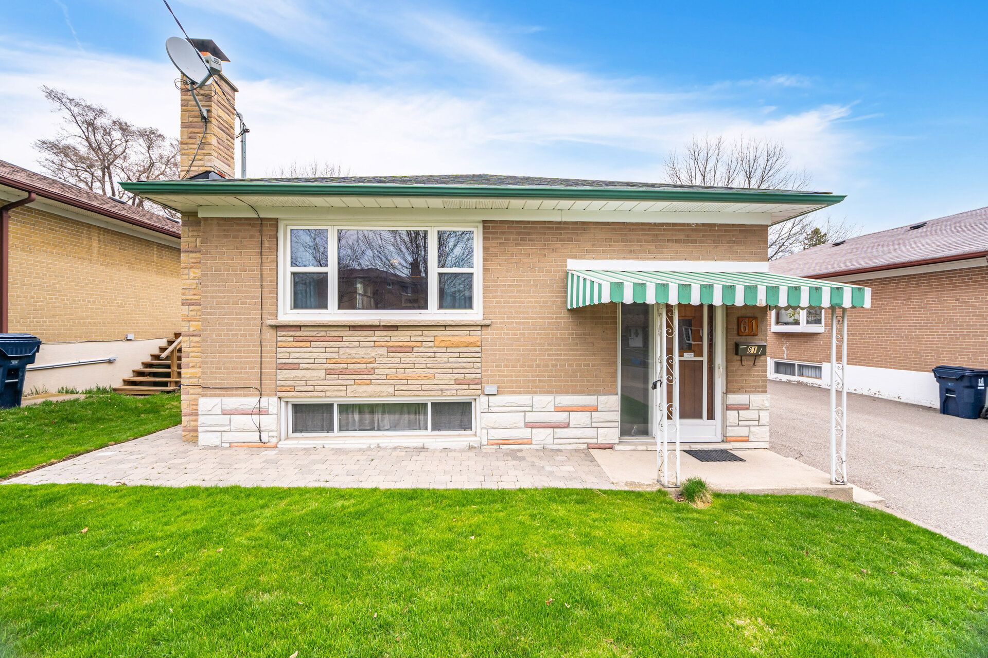 61 Sharbot Avenue