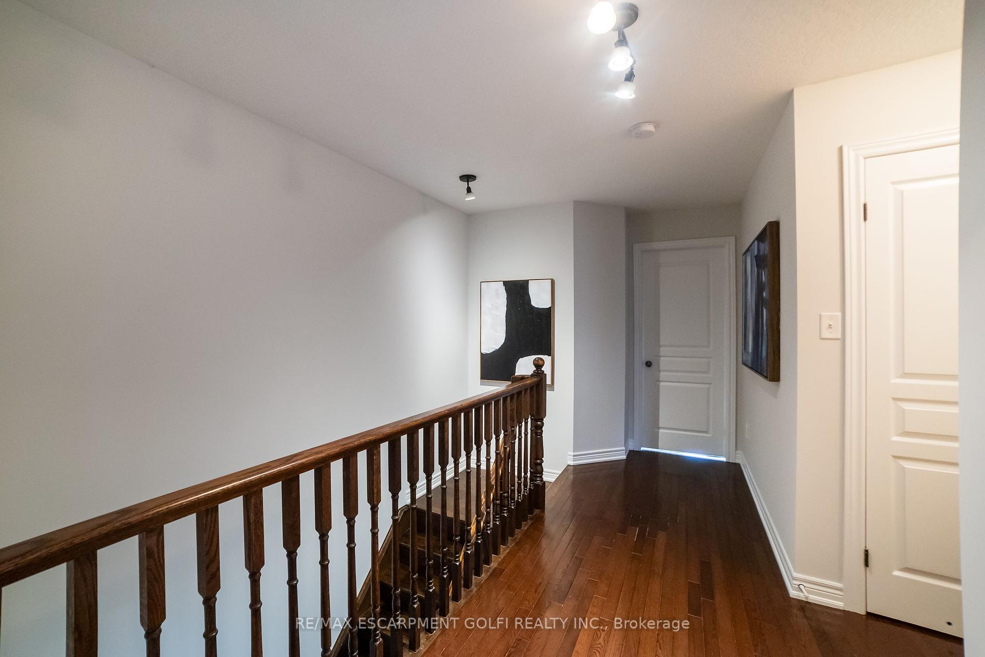 3 Bedrooms Condo at 7 FOREST VALLEY,  Hamilton For sale
