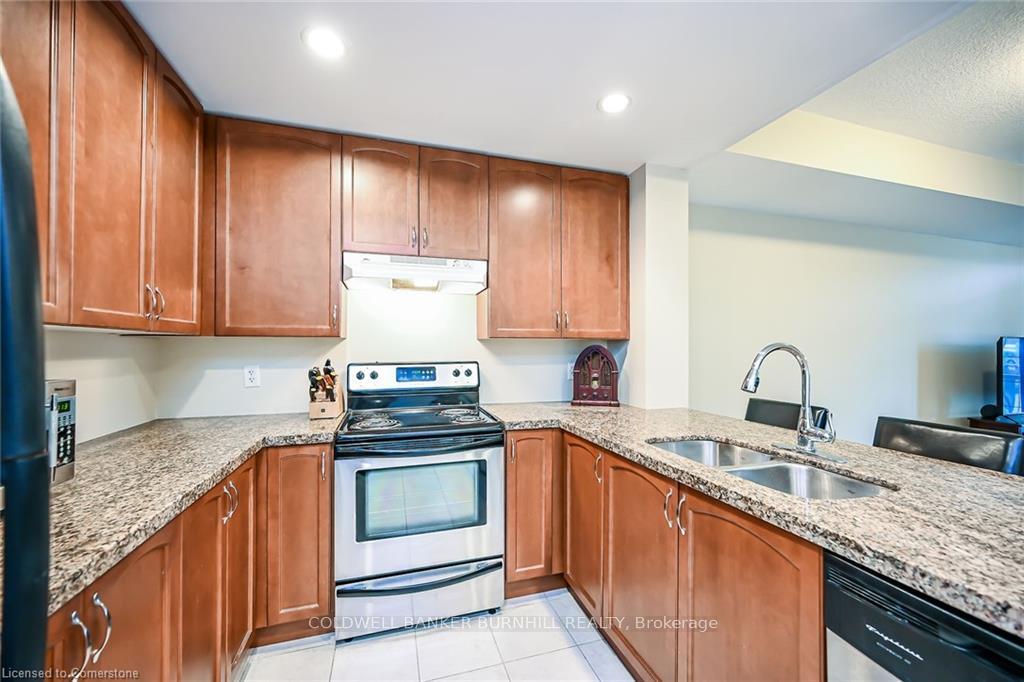2 Bedrooms Condo at 396 Plains,  Burlington For sale