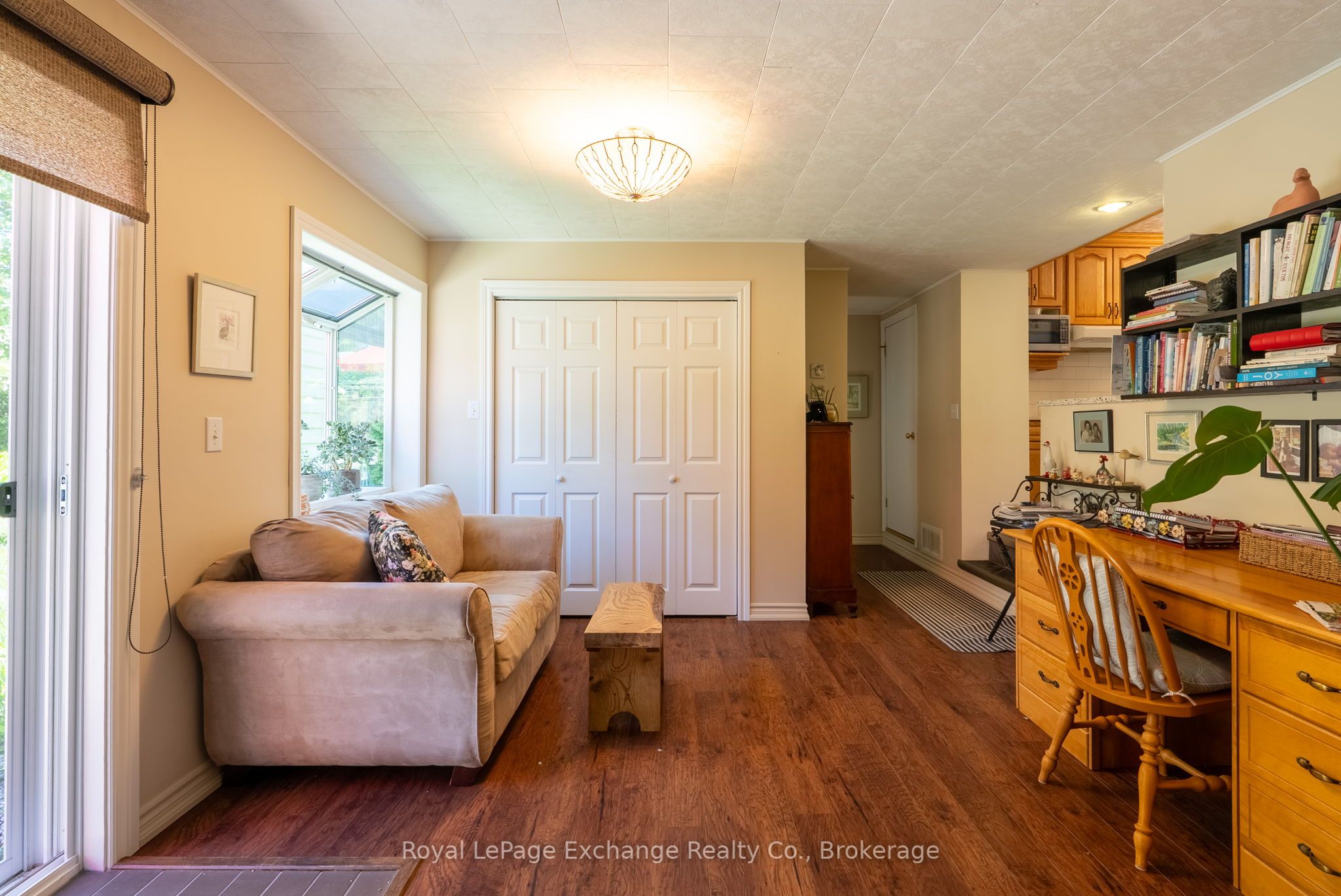 457 Penetangore Row S