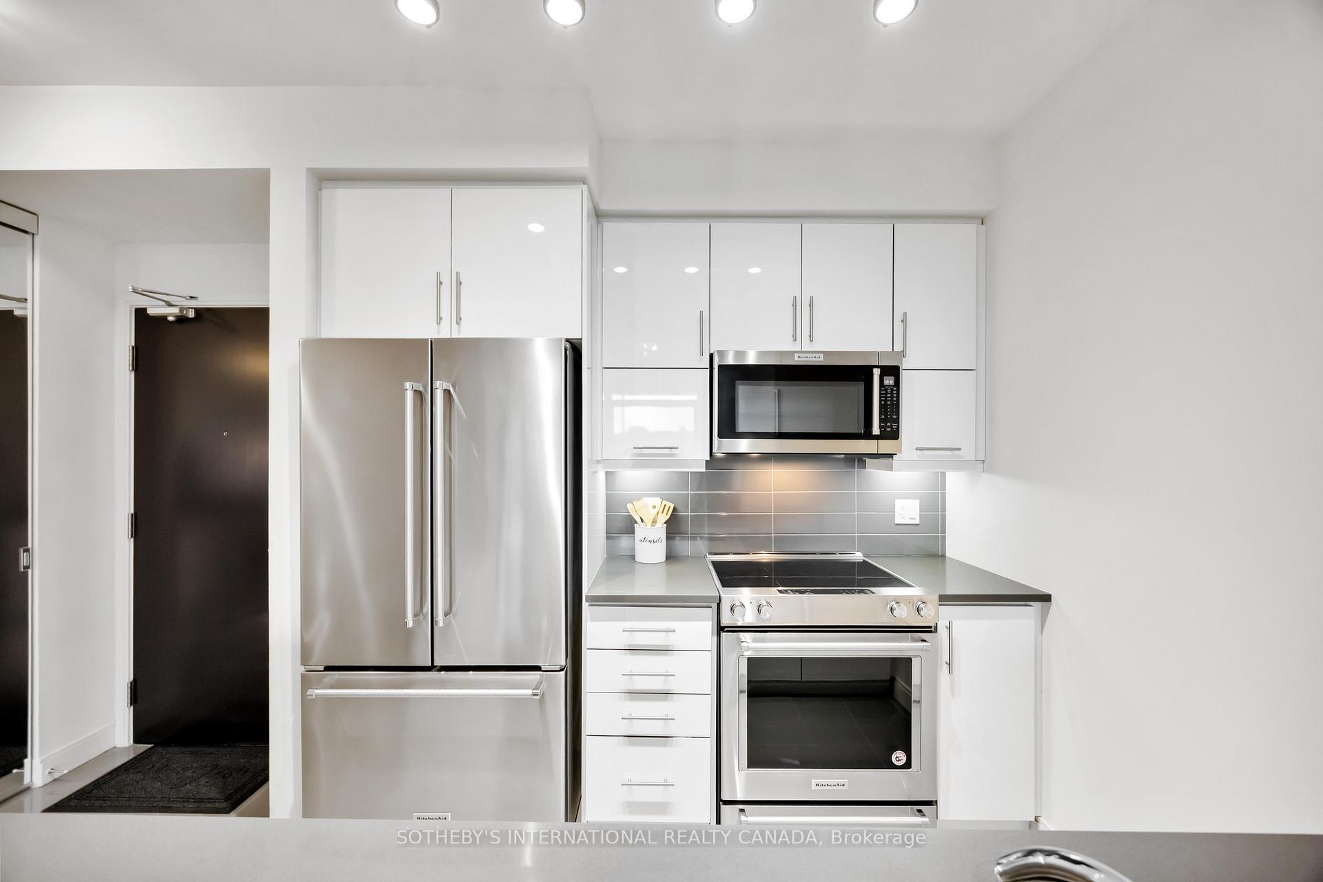 2 Bedrooms Condo at 825 Church, Toronto For sale