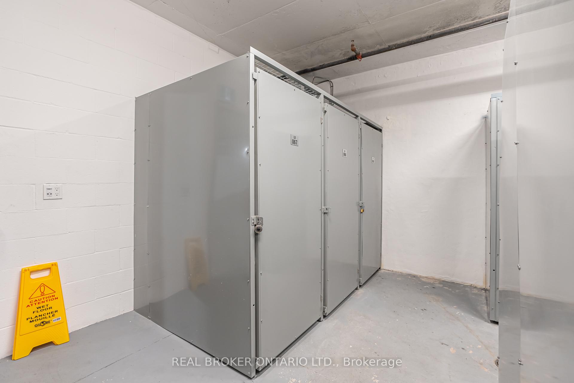 2 Bedrooms Condo at 500 Brock,  Burlington For sale