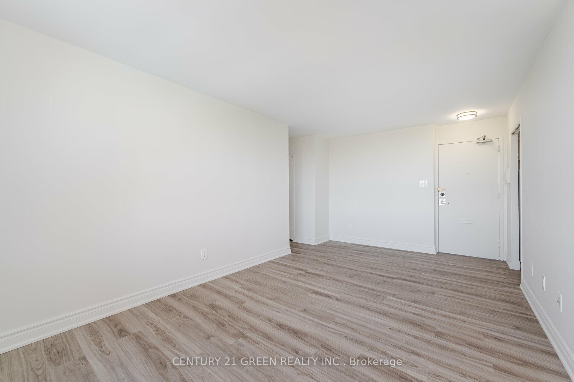 4 Bedrooms Condo at 5 Parkway Forest,  Toronto For sale