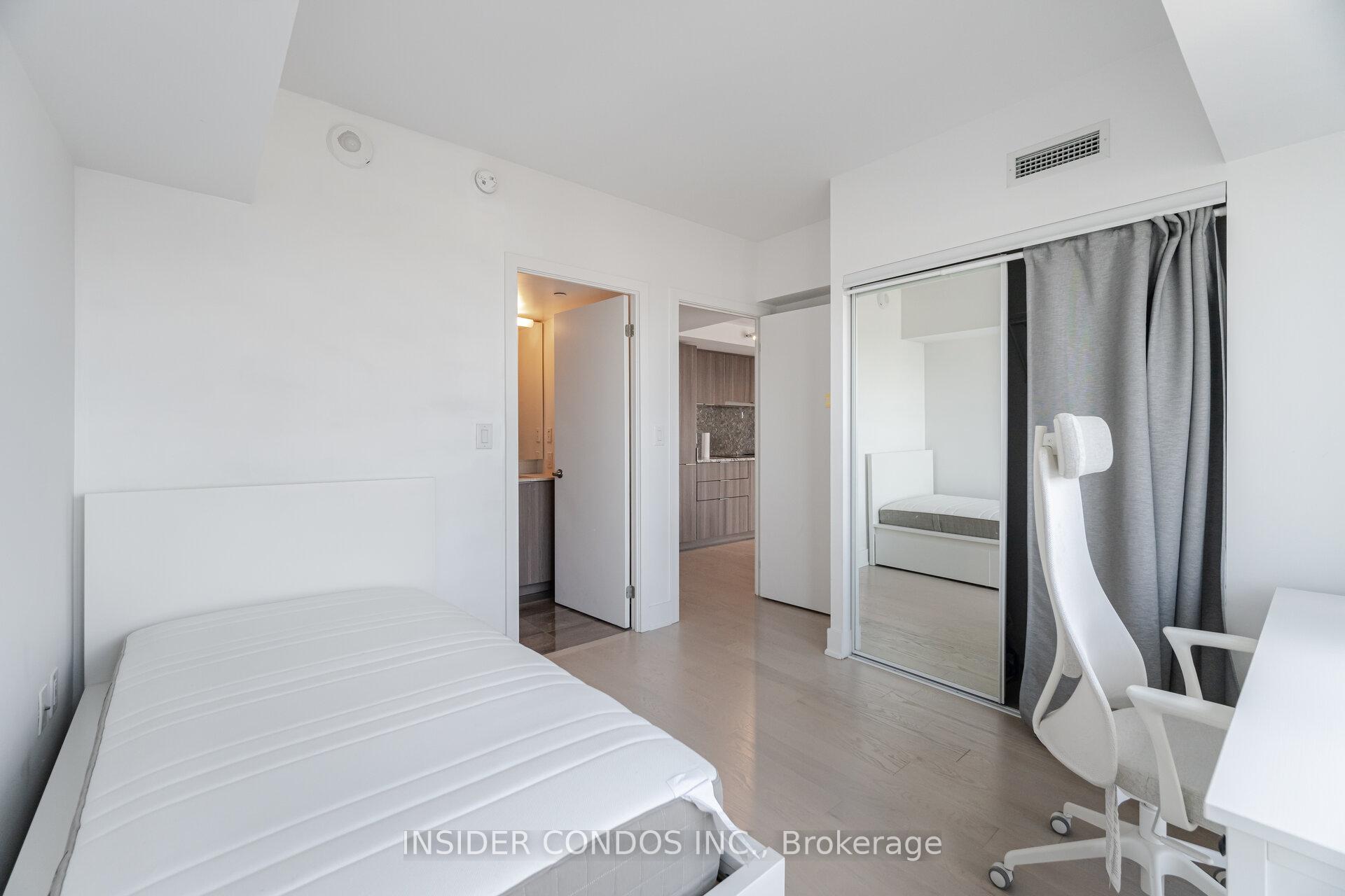 2 Bedrooms Condo at 955 Bay, Toronto For sale