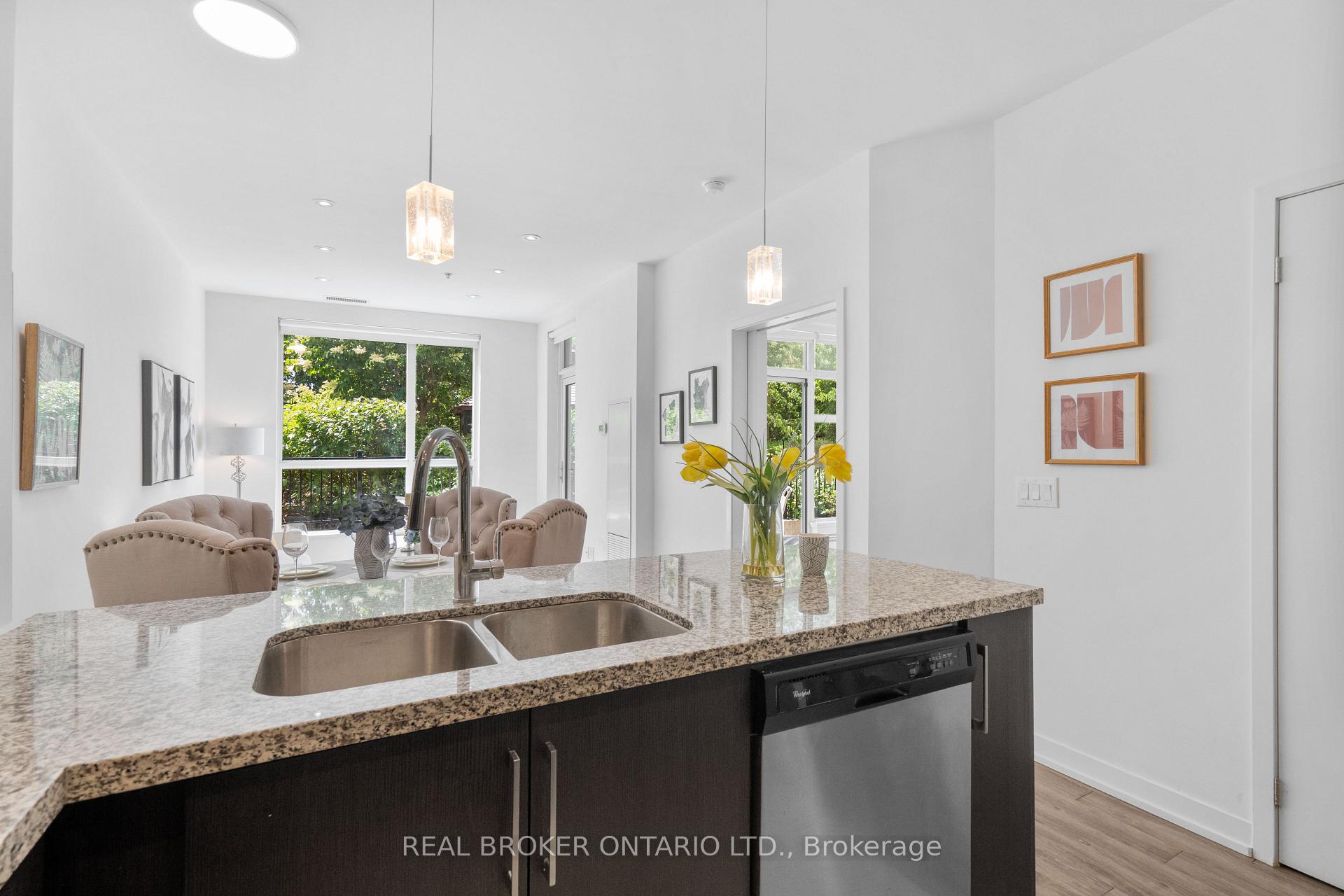 2 Bedrooms Condo at 840 Queen’s Plate, Toronto For sale