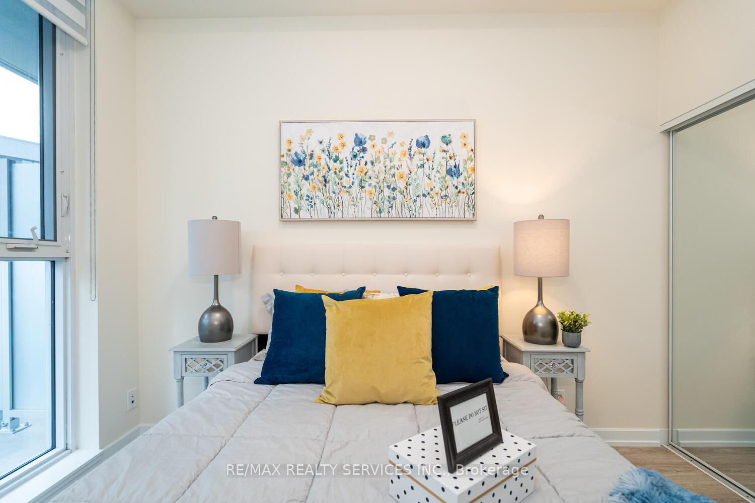 2 Bedrooms Condo at 20 Tubman, Toronto For sale