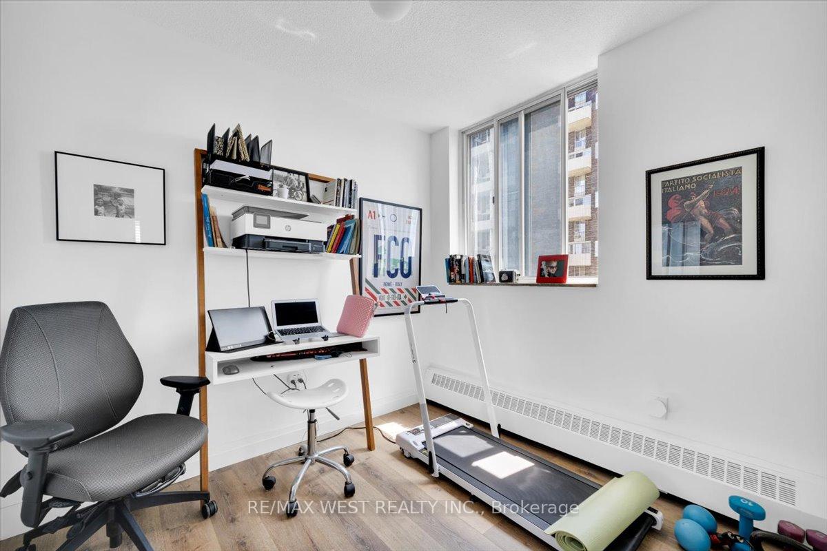3 Bedrooms Condo at 35 Ormskirk, Toronto For sale