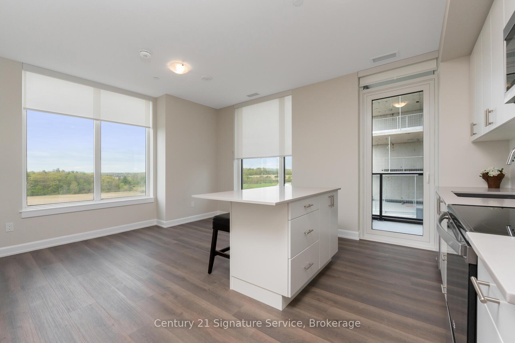 2 Bedrooms Condo at 3220 William Coltson, Oakville For sale