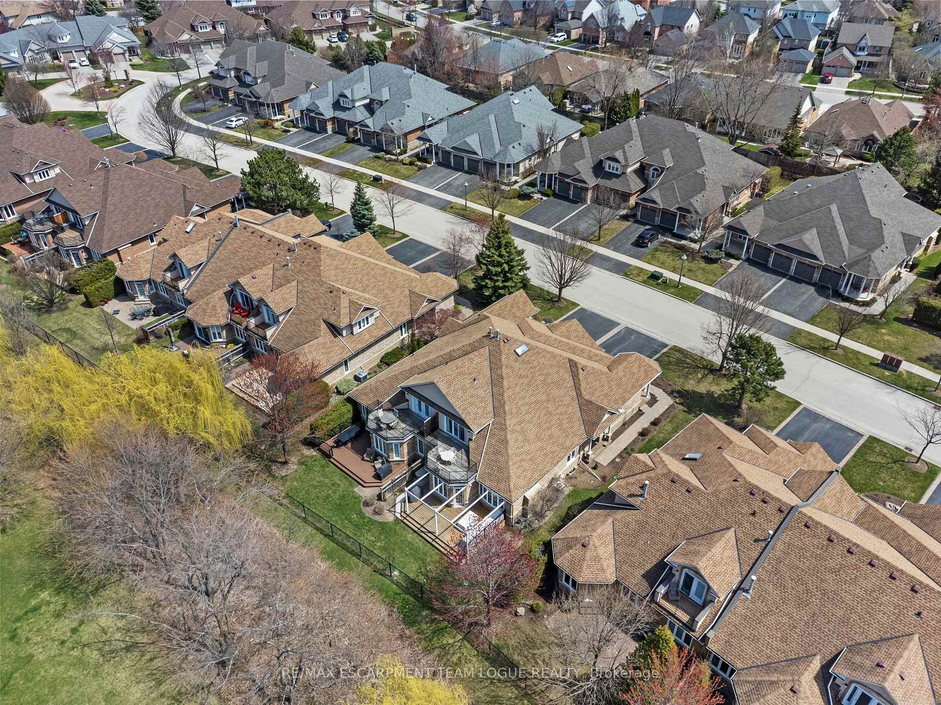 3 Bedrooms Semi-Detached at 4144 STONEBRIDGE,  Burlington For sale