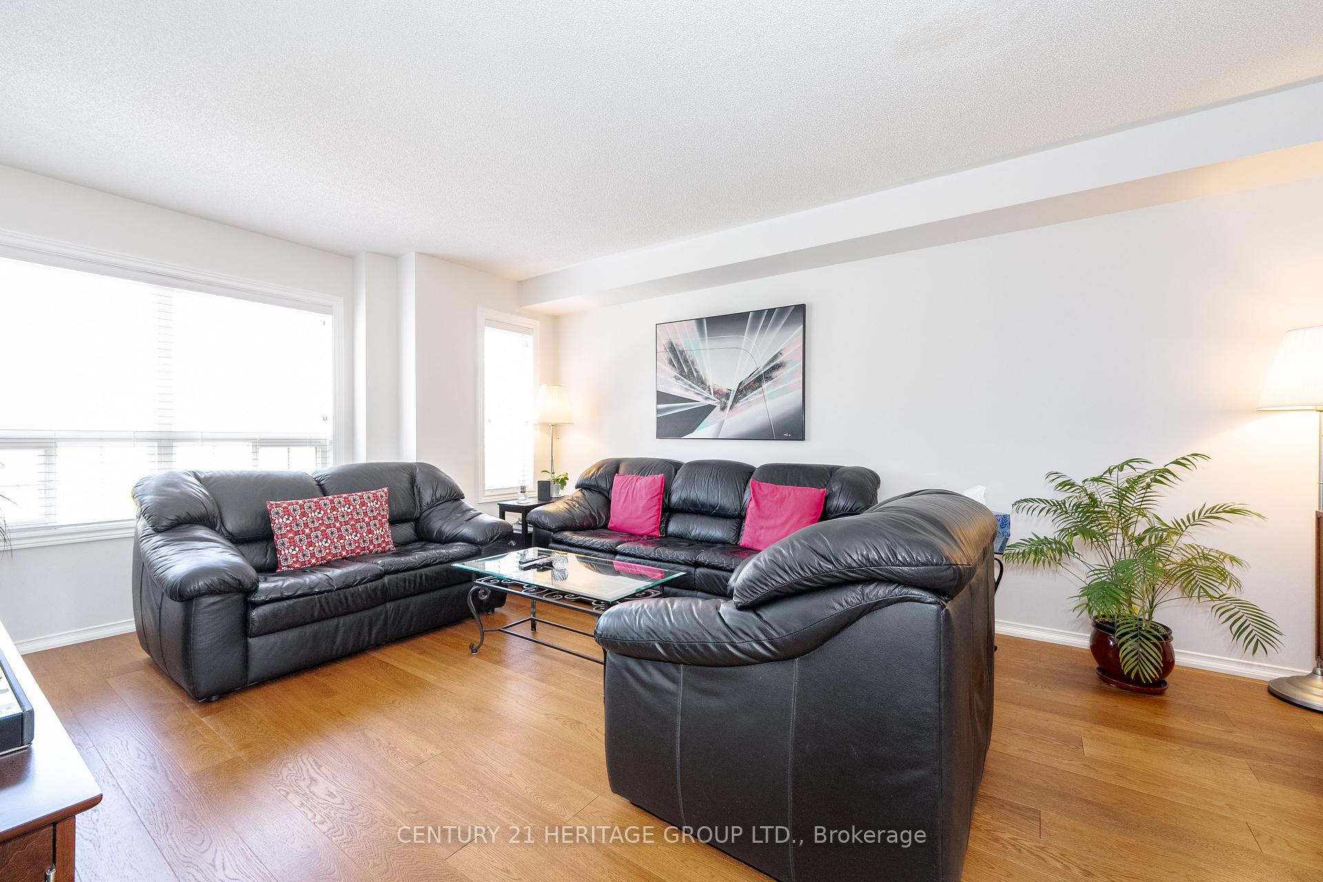 3 Bedrooms Condo at 124 Rory,  Toronto For sale