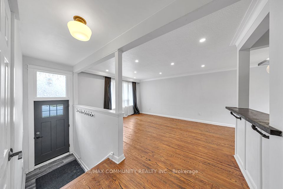 29 Greenock Avenue, Toronto, ON M1G 2Z7