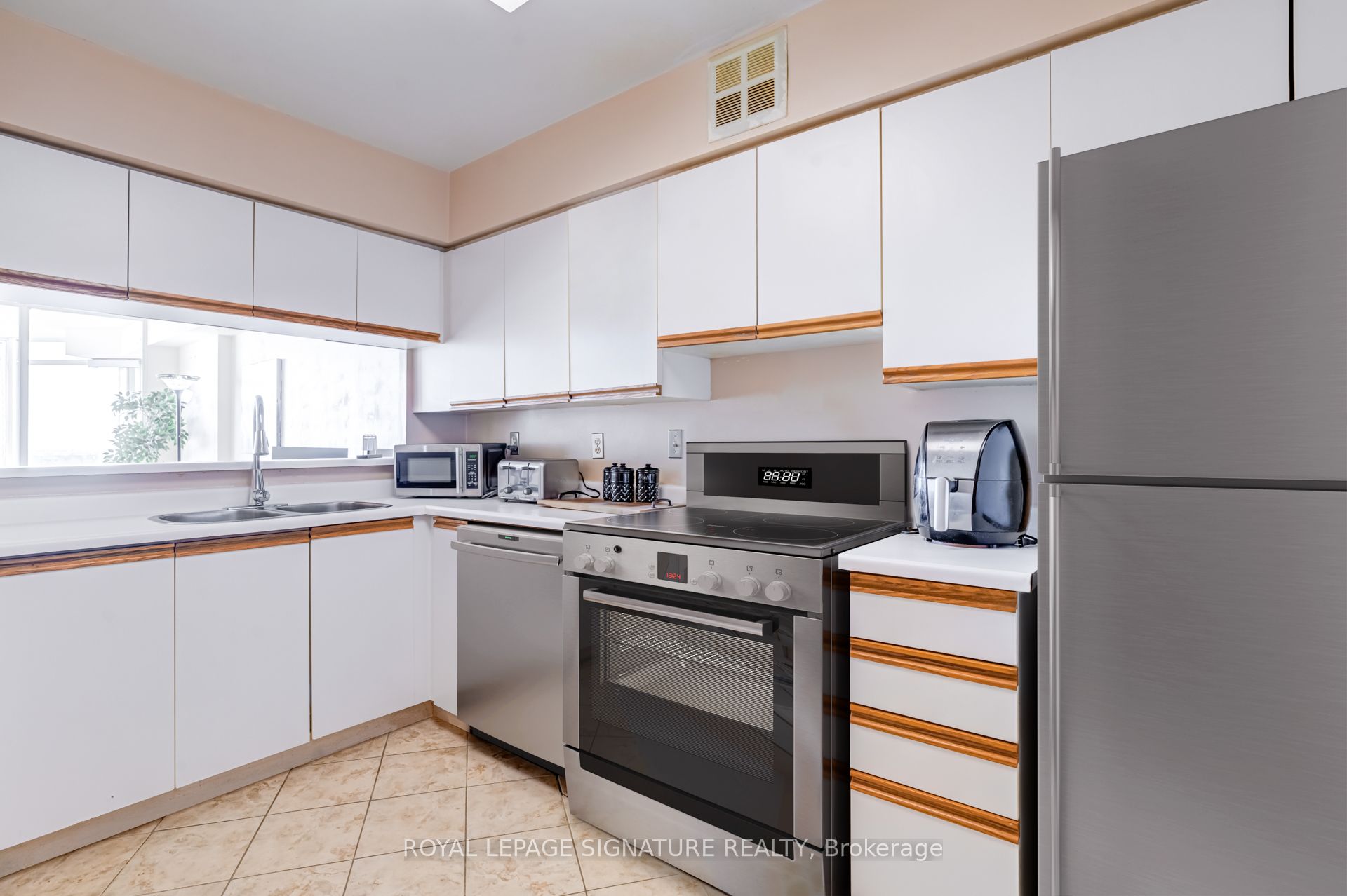 26 Hanover Road, #904