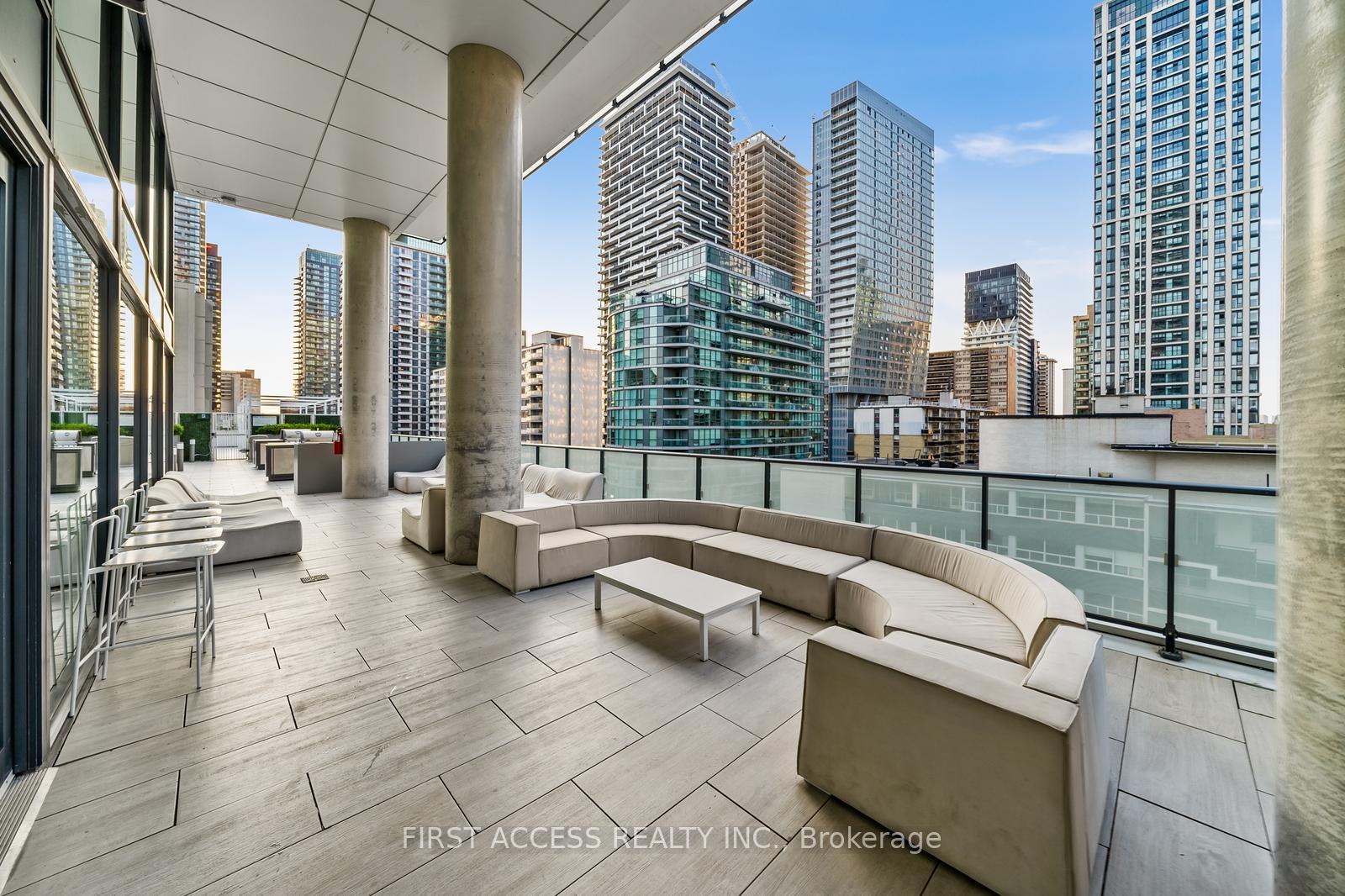 2 Bedrooms Condo at 161 Roehampton,  Toronto For sale