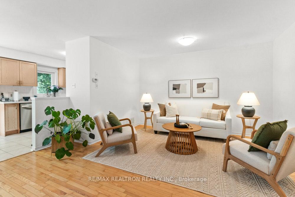 4 Bedrooms Condo at 31 Treeland, Toronto For sale