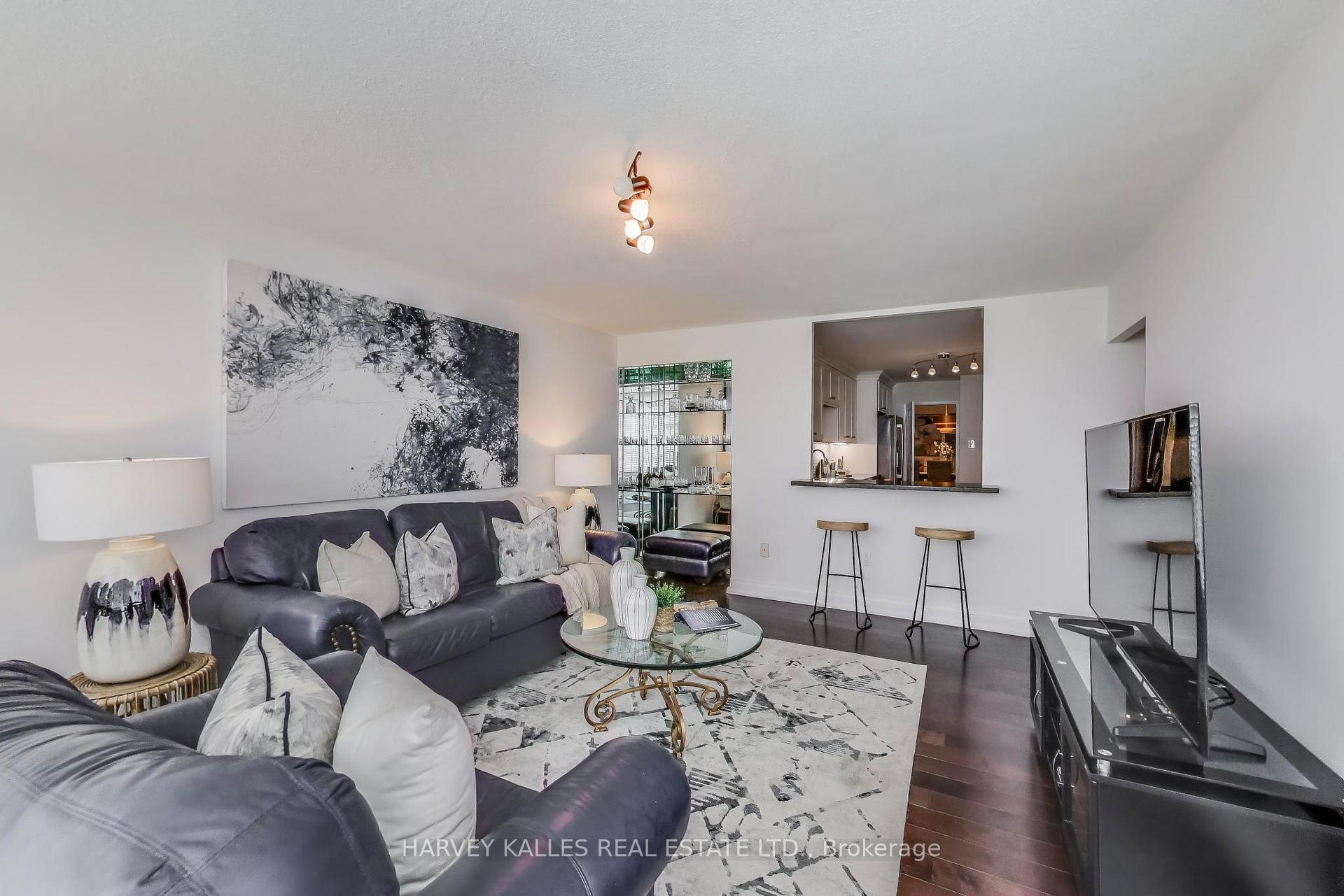 2 Bedrooms Condo at 55 Skymark, Toronto For sale