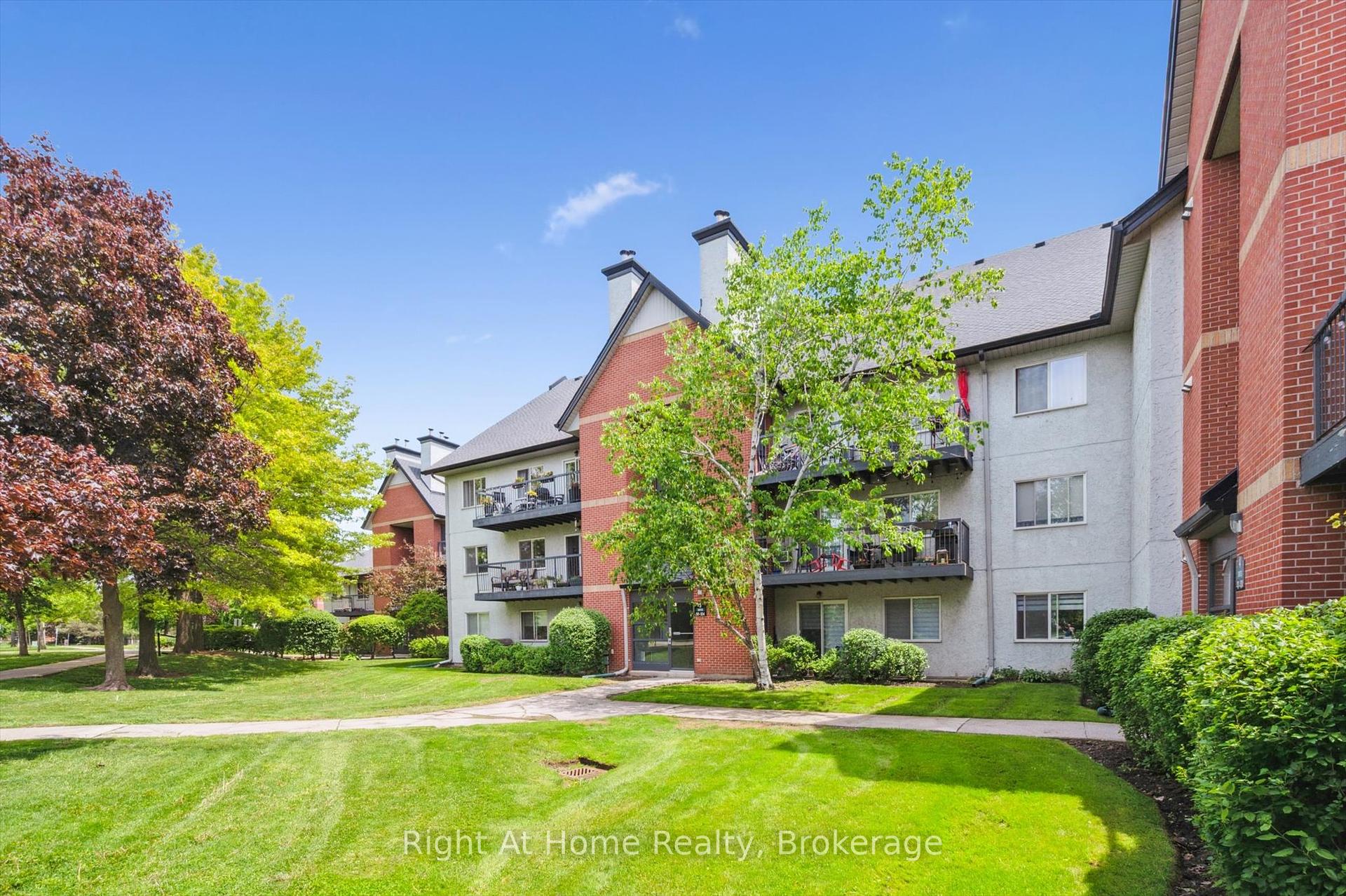 2 Bedrooms Condo at 1450 Glen Abbey, Oakville For sale