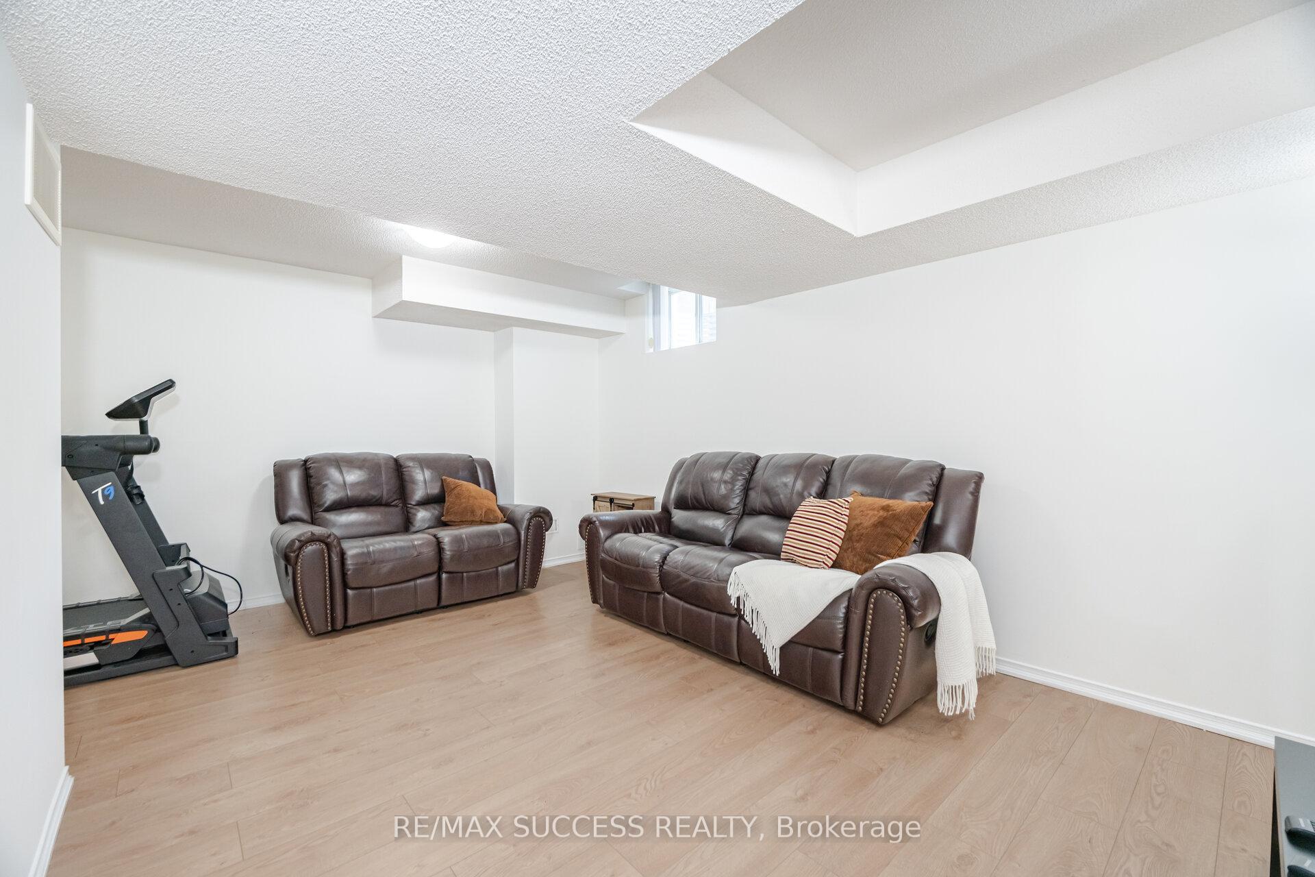 3 Bedrooms Condo at 5255 Palmetto, Mississauga For sale