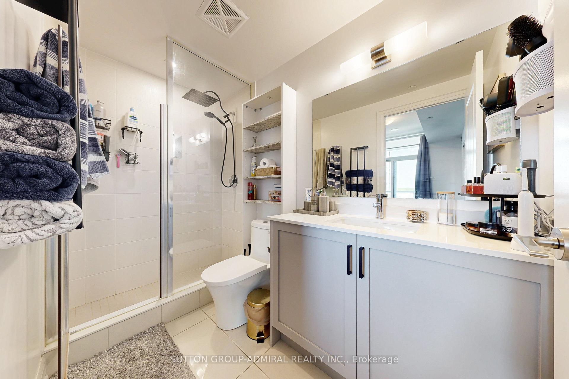2 Bedrooms Condo at 20 Gatineau, Vaughan For sale