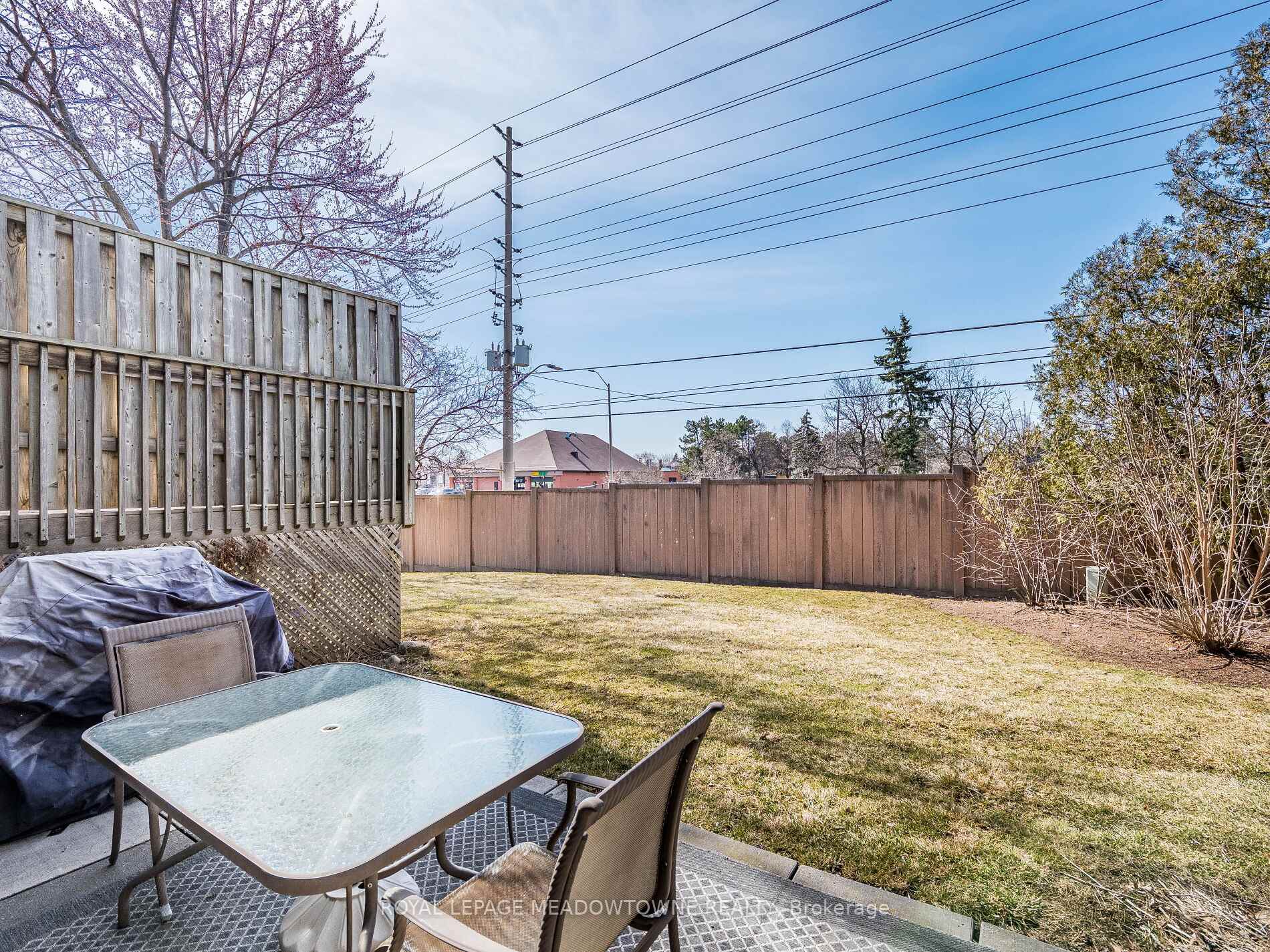 3 Bedrooms Condo at 6780 Formentera, Mississauga For sale