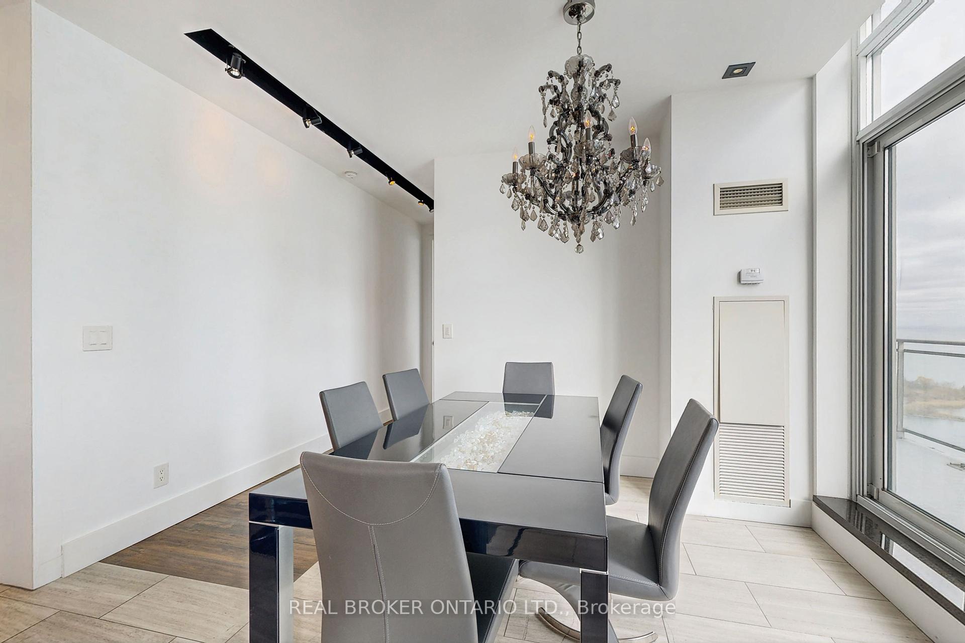 2 Bedrooms Condo at 2121 Lakeshore,  Toronto For sale