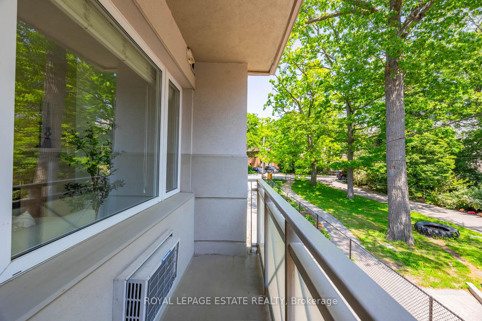 2 Bedrooms Co-op at 21 Benlamond, Toronto For sale
