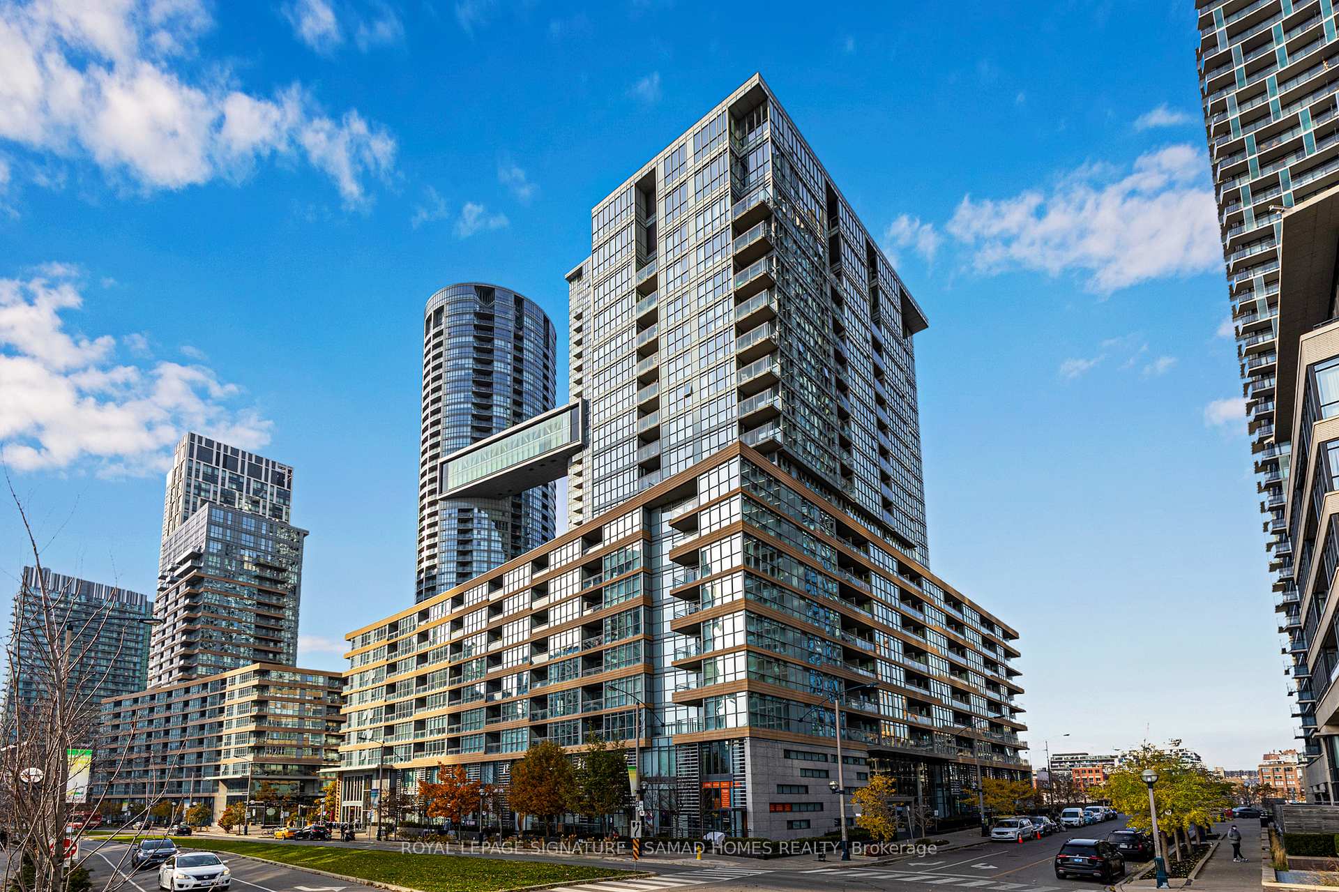 3 Bedrooms Condo at 10 Capreol, Toronto For sale
