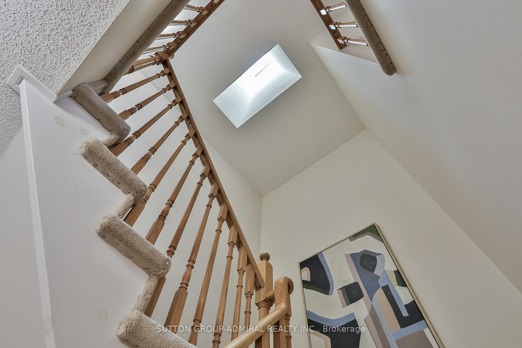 3 Bedrooms Condo at 8 Brighton, Vaughan For sale
