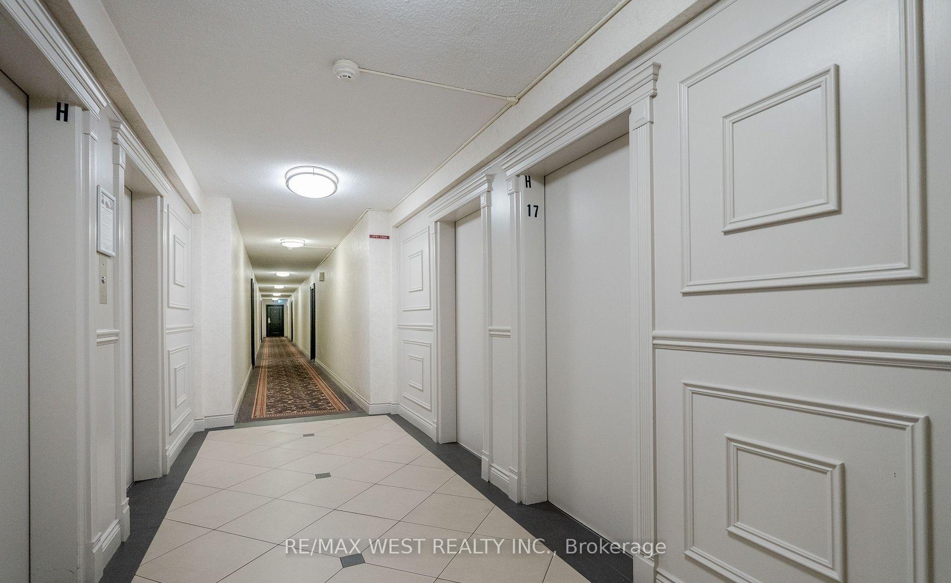 2 Bedrooms Condo at 60 Pavane Linkway, Toronto For sale
