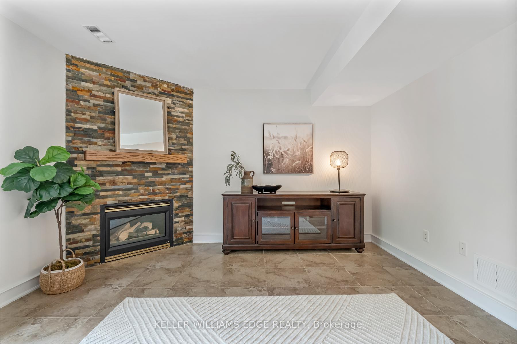 2 Bedrooms Condo at 4045 Upper Middle, Burlington For sale