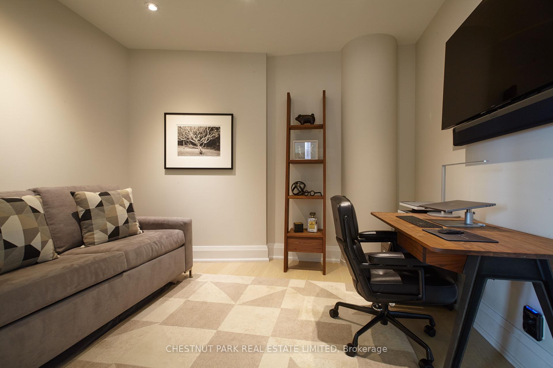 2 Bedrooms Condo at 77 Charles, Toronto For sale